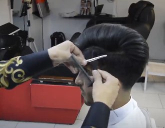 جدا کردن لایه نازکی از مو برای شینیون مو مردانه و پسرانه